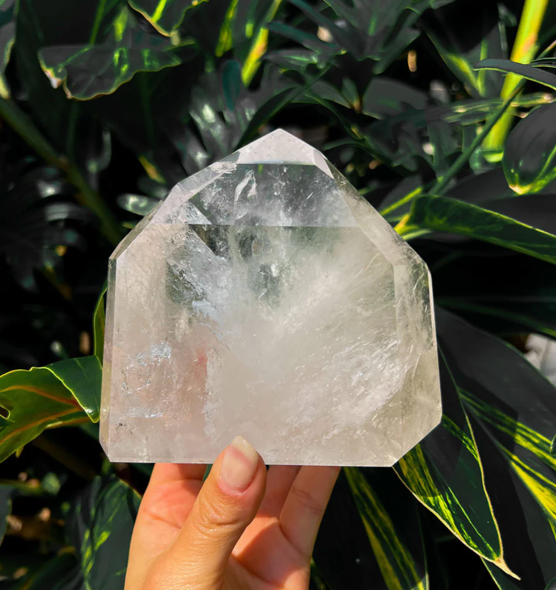 Clear Quartz Crystal Meaning and Properties